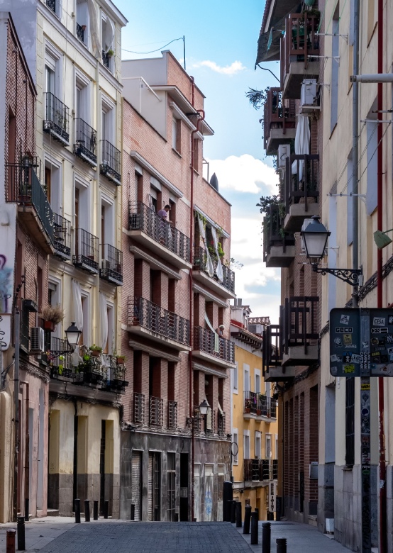 Imagen de una de las calles del barrio Lavapiés, Madrid